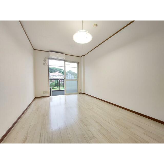 神奈川県横浜市栄区公田町 リビング