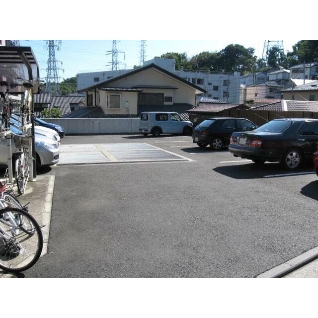 相光マンションとつか 駐車場