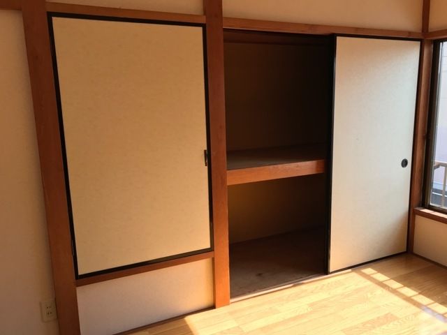 キャッスルシーサイドＢ 収納