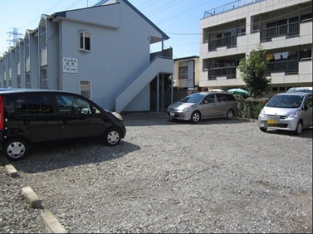 ジュネス石井 駐車場