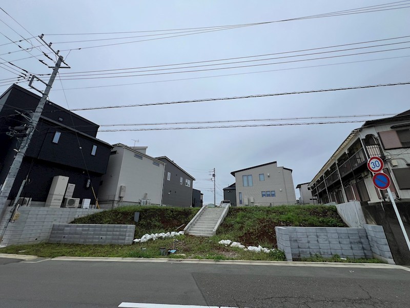 アザーレ・コラージュ東海大学前 駐車場