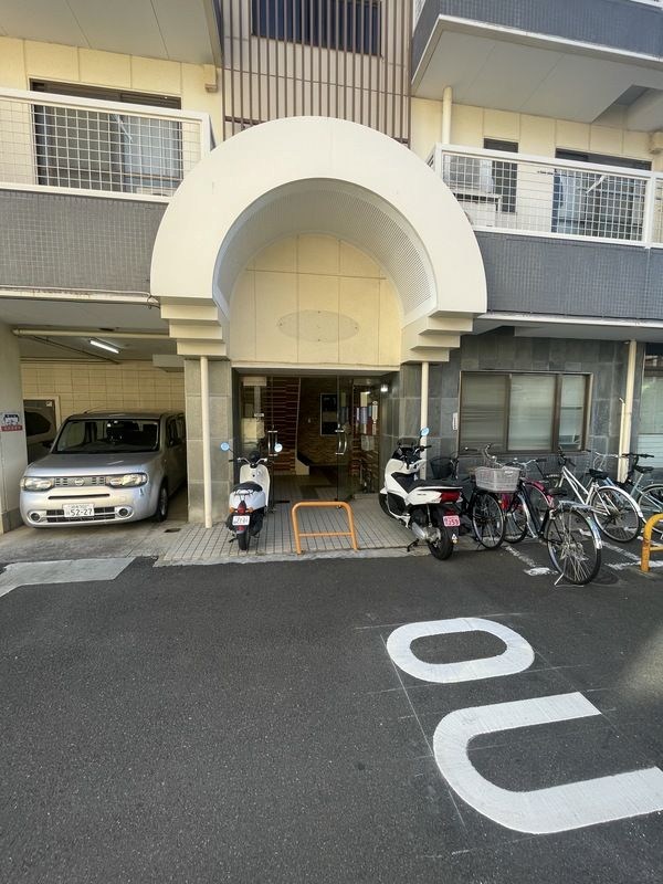 アベニール伊勢原 エントランス