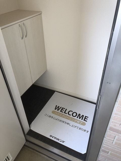 ルーフハウスA 玄関