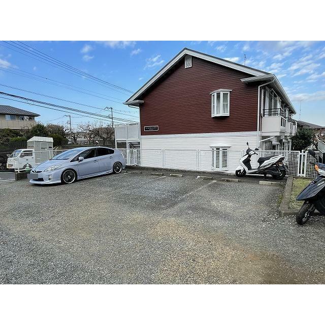 パーシモン弐番館 駐車場