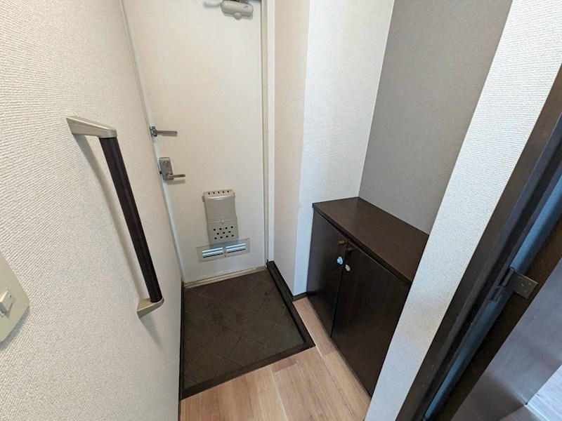 パーシモン弐番館 玄関