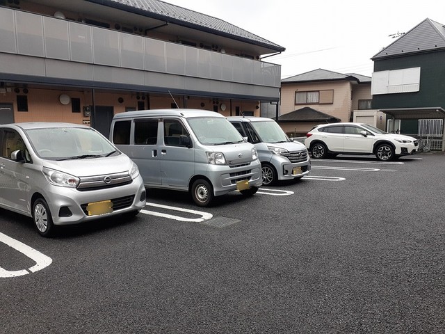 ハナブサ 駐車場