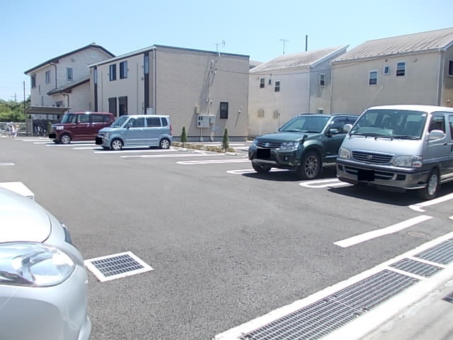 ヴィラ・ルミエール 駐車場
