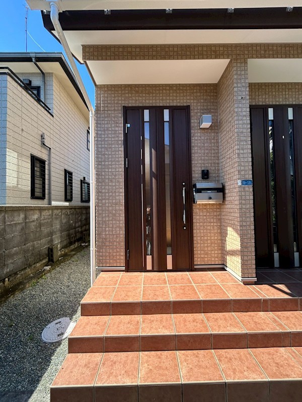 寿町二世帯住宅 エントランス