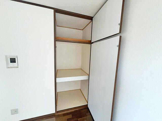 ホワイトレジデンス１ 収納