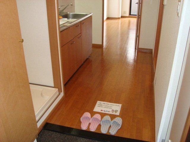 ポスト・マローネ 玄関