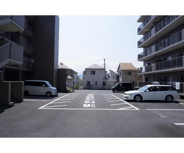 ベルエールＡ棟 駐車場