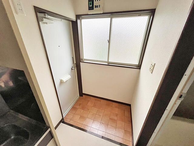 ホワイトレジデンス１ 玄関