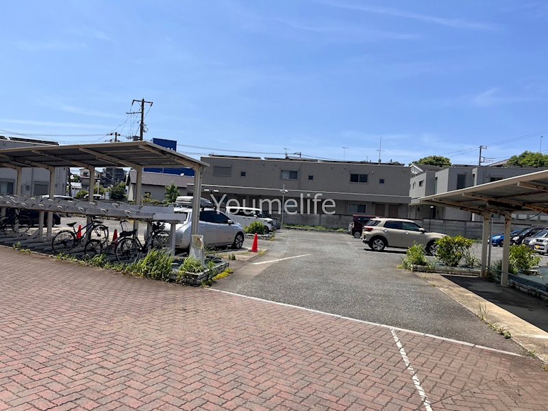 エストレージャ湘南 駐車場