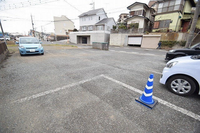 Ｄｅａｒ　Ｃｏｕｒｔ　ＡＤＡＣＨＩ 駐車場