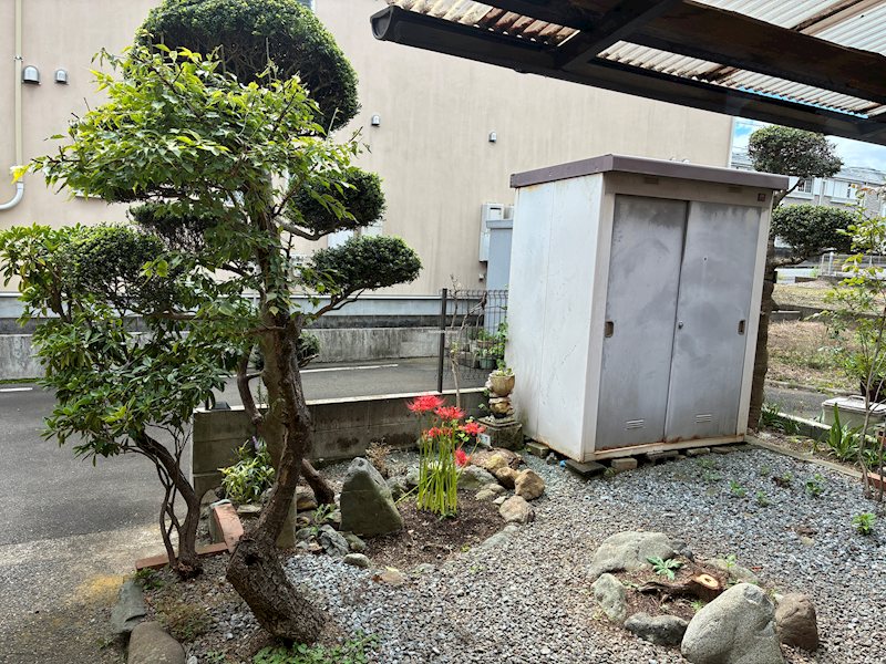 今泉松下貸家 庭