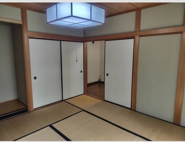 神奈川県横浜市泉区白百合２丁目 リビング