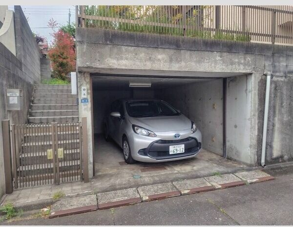 神奈川県横浜市泉区白百合２丁目 駐車場