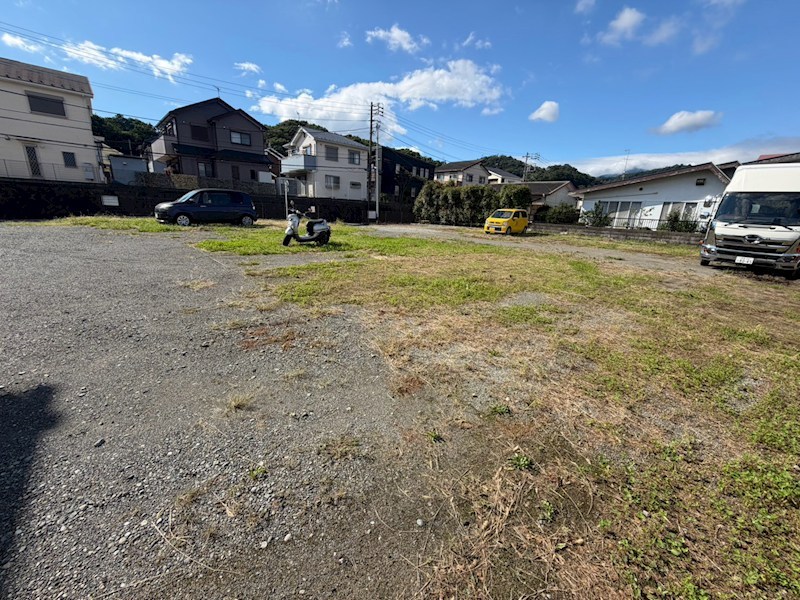 伊奈アパート  駐車場