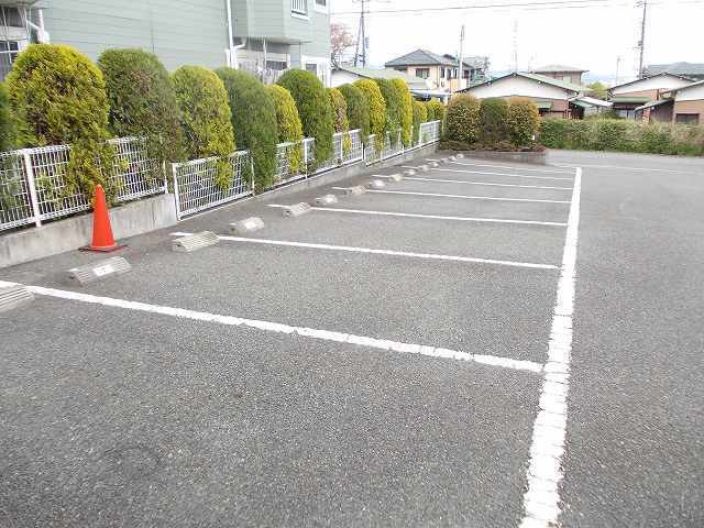 サニーヒルズ 駐車場