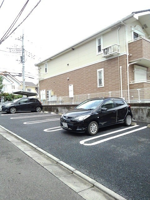 サニーハウス　２ 駐車場