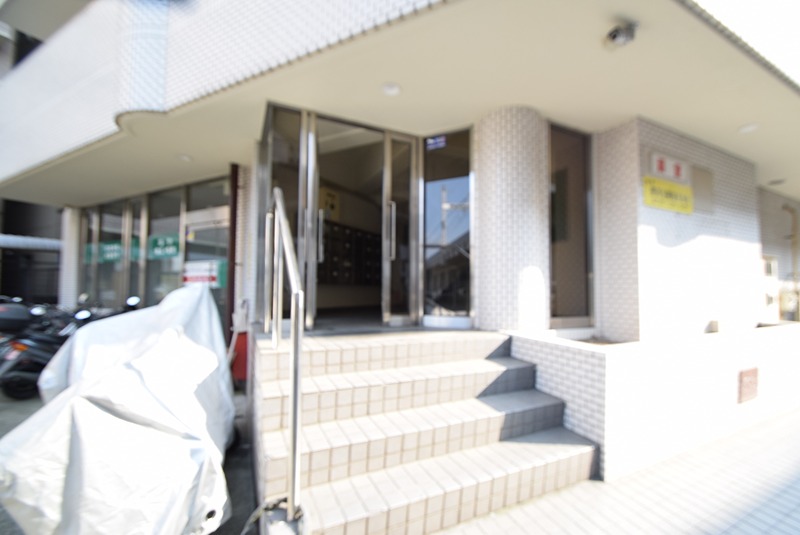 牧田ビル エントランス