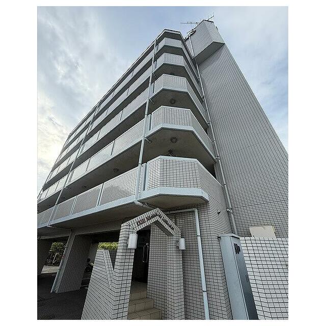 クリオ愛甲石田壱番館の写真1