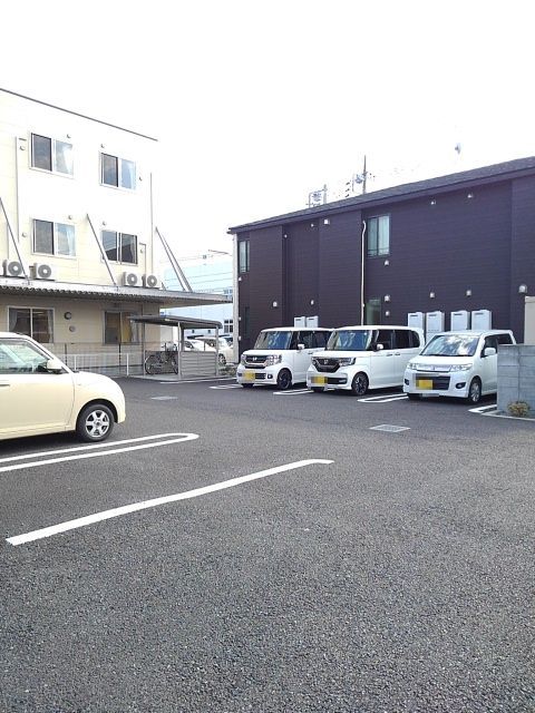 レジュール本厚木Ⅰ 駐車場