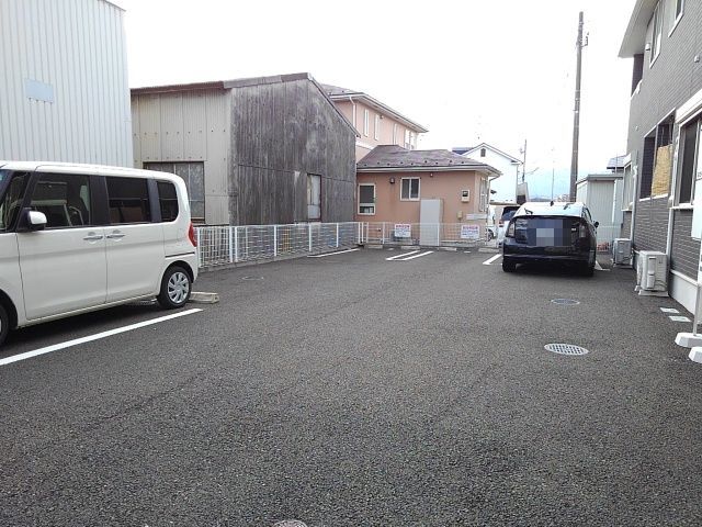 ロイヤルモアＣ 駐車場
