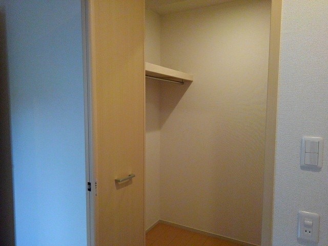 ロイヤルモアＣ 収納