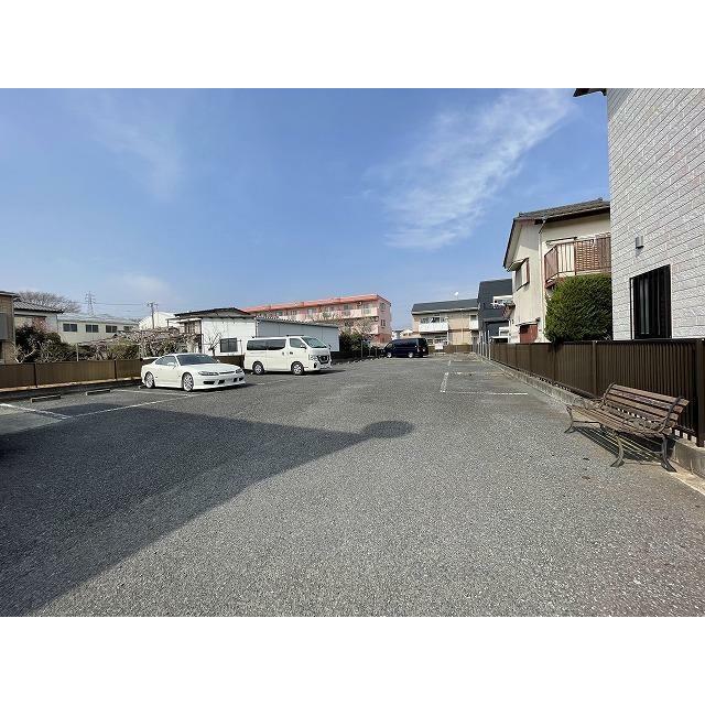 ザイライハウス 駐車場