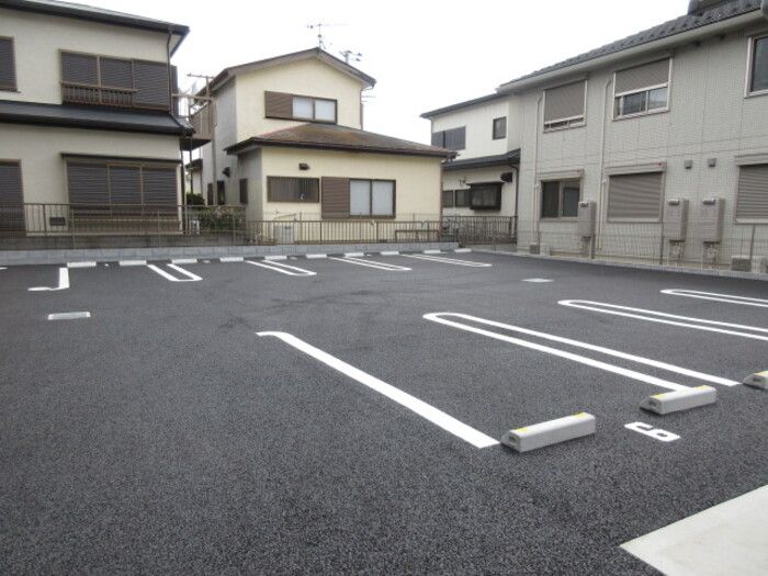 コートミカエルB 駐車場