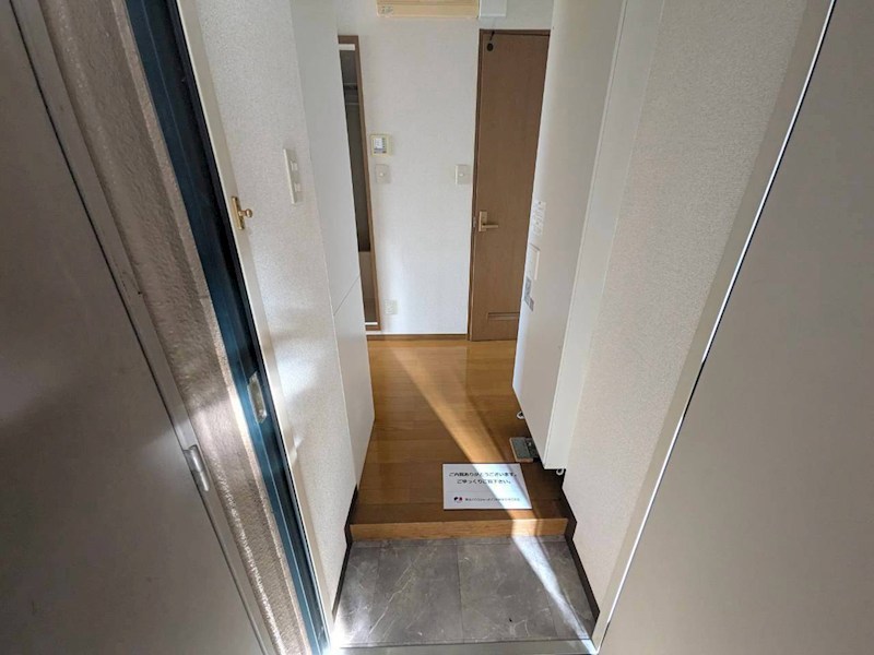 ソレイユ三和 玄関