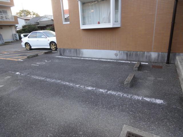 サンロード紅沢Ｂ 駐車場