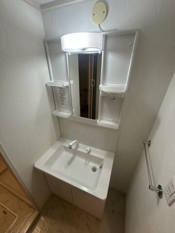 あやせグリーンハイツ８号棟 洗面所