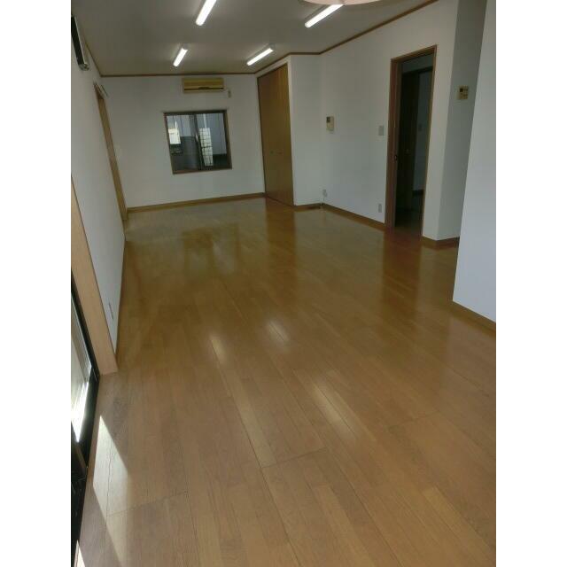 厚木市棚沢貸家 リビング