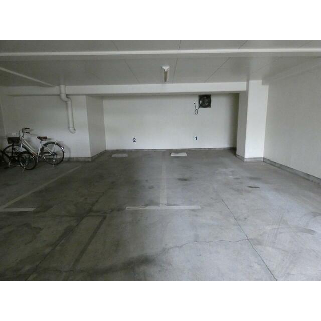 神奈川県平塚市老松町 駐車場