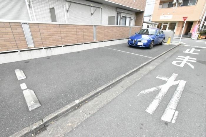 ワイズハウス 駐車場