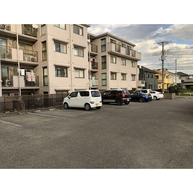 エクセレント和泉 駐車場