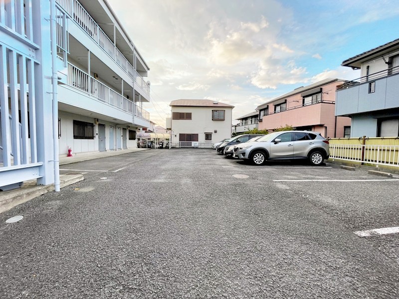 ラークグリーンヒル 駐車場
