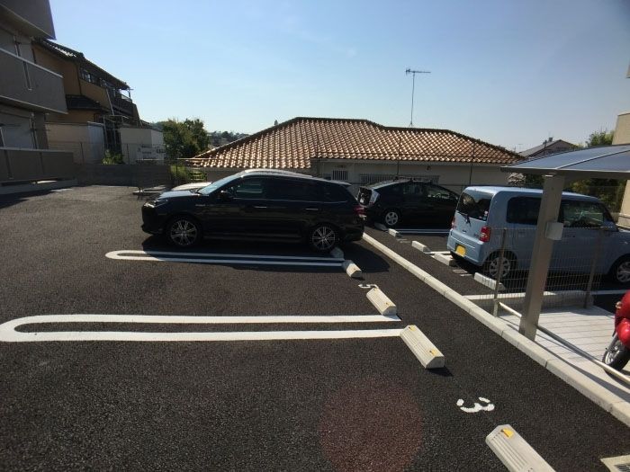 クレセリアⅢ 駐車場