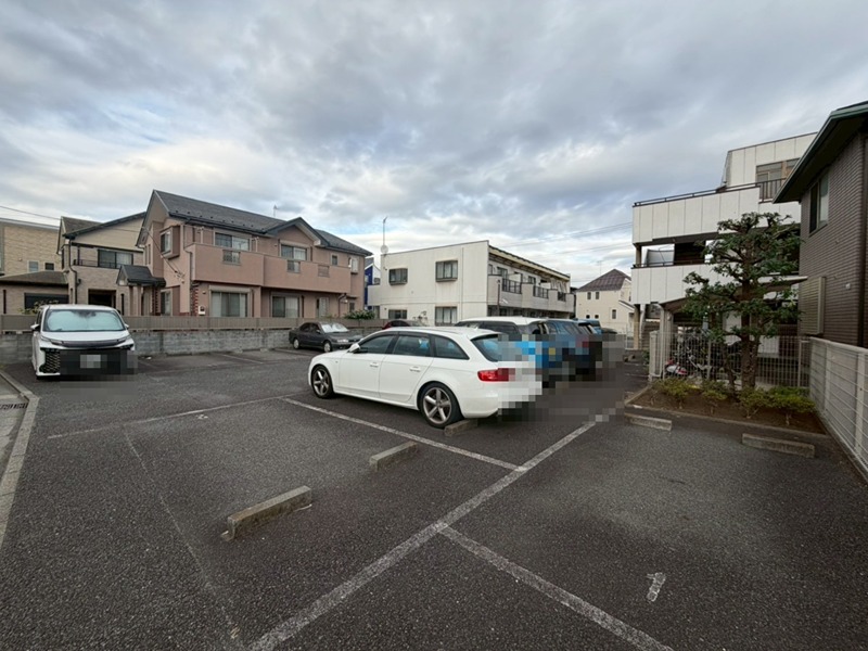 コンフォールいずみ中央 駐車場
