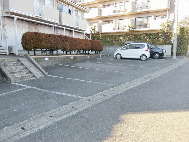 メゾンクレール 駐車場