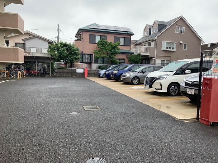 ベルシャイン厚木 駐車場