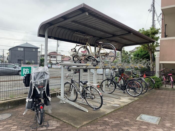 ベルシャイン厚木 駐車場