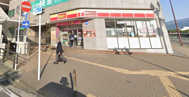 石塚貸家 コンビニ