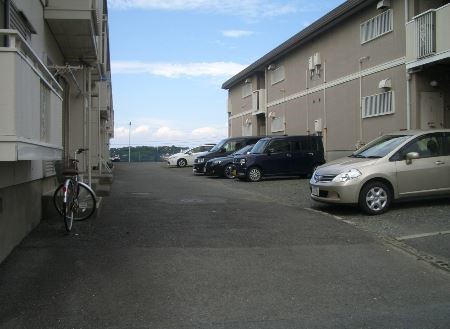 ヒルサイドK  駐車場