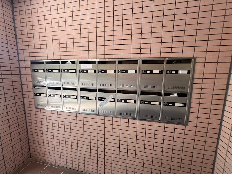 メゾンイレーヌ ロビー