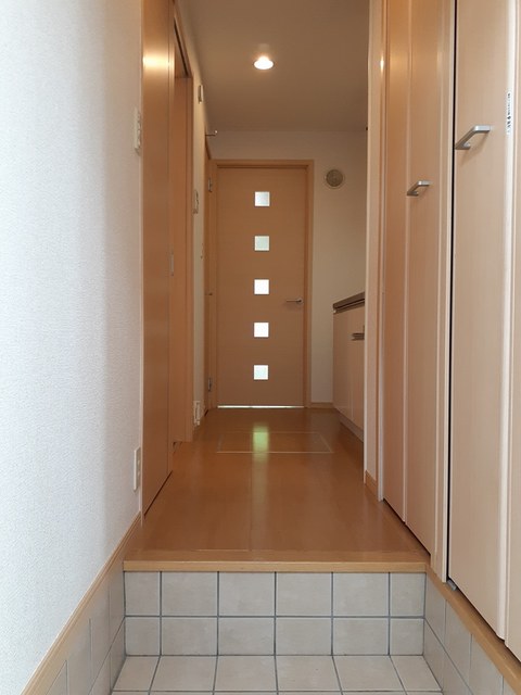 ウィステリア 玄関