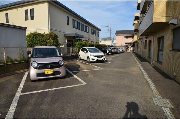 アムス厚木 駐車場