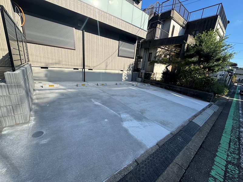 メゾン・コリーヌ 駐車場